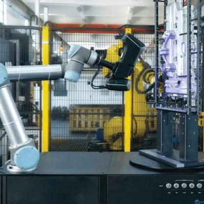 The latest version of the Kuka collaborative robot LBR iico 12 R1260 is used to carry small objects