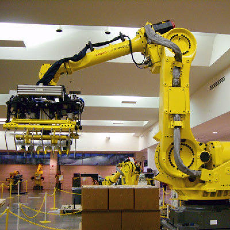 Fanuc Industrial CNC Robot R-2000iC/125L 3100MM Reach Robotic Arm For Assembly Packaging With Customized Gripper