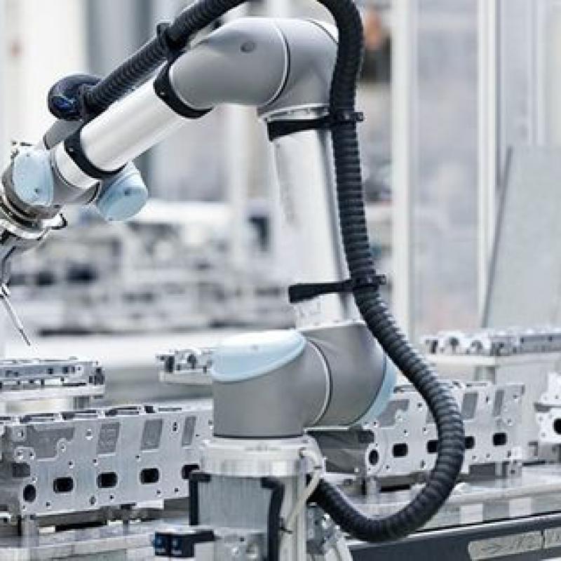Universal Robot UR10 Industrial Collaborative Robots With OnRobot Gripper For Pick Place Robot
