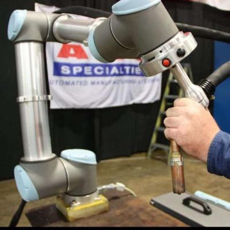 Pick And Place Robot Arm 6 Axis UR5e Cobot Robot With CNGBS Robot Gripper For Robotic Picking Solutions