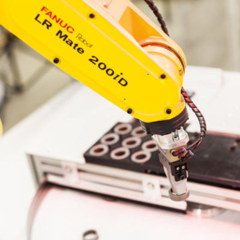 FANUC LR Mate 200iD 6 Axis Industrial Robot Arm With CNGBS Gripper For Engine Assembly