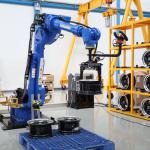 Industrial Yaskawa Robot Arm GP180 With CNGBS Gripper As Pallet Making Machine