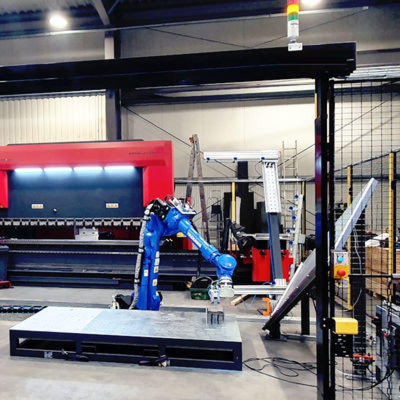 Industrial Yaskawa Robot Arm GP180 With CNGBS Gripper As Pallet Making Machine
