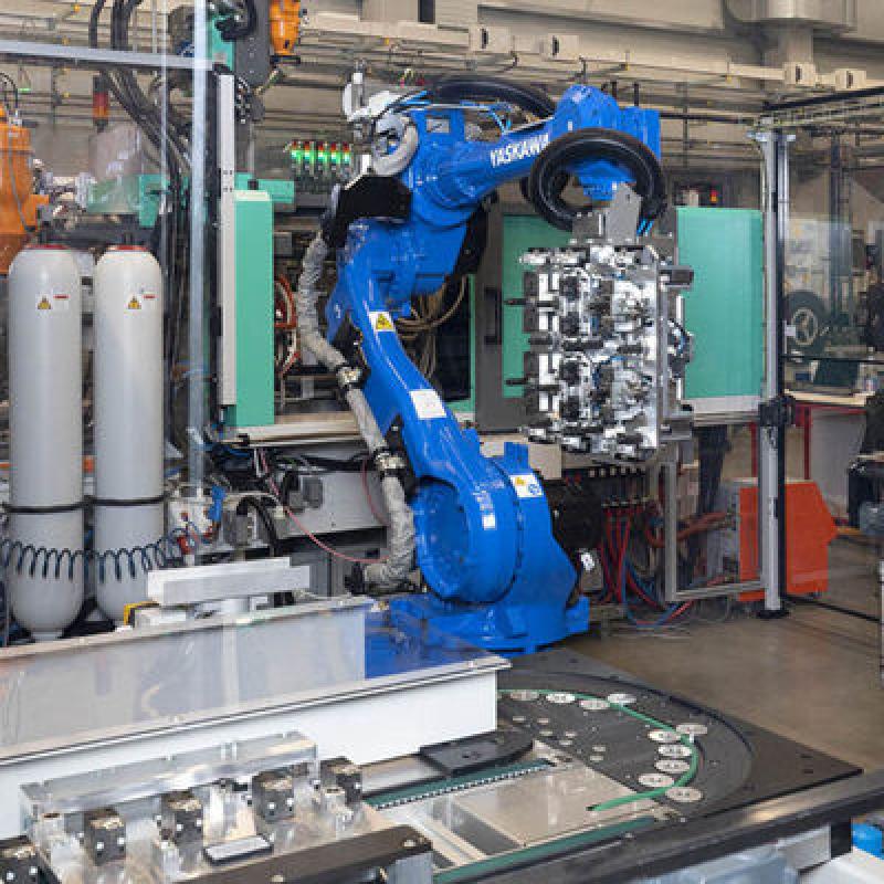 YASKAWA Pallet Machine GP50 With CNGBS Dressing Pack For Longer Usage Time Work Station As Industrial Robot