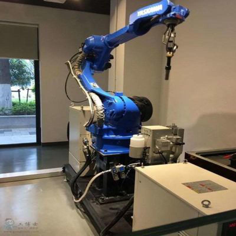 6 Axis Welding Robotic Arm Yaskawa AR2010 With CNGBS Robot Clothes For Automated Welding Robot