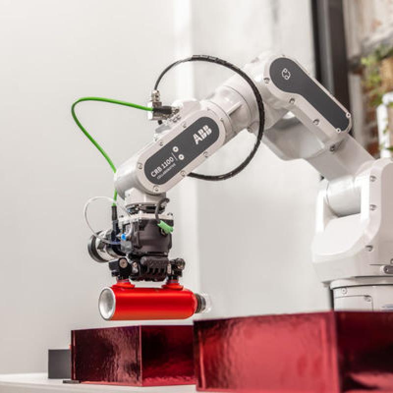 ABB 6 Axis Cobot CRB1100 Robot Arm With RobotiQ Robot Gripper For Assembly Robot
