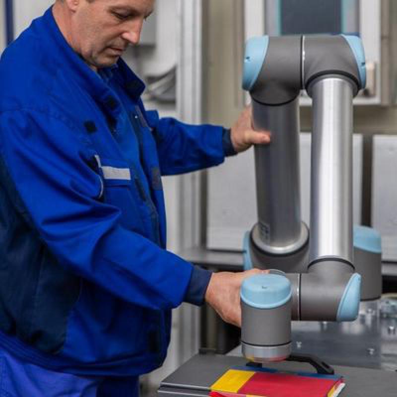 High Reach Cobot Robot UR 10e With 1300MM Reach As Material Handling Equipment And Robotic Welding Machine