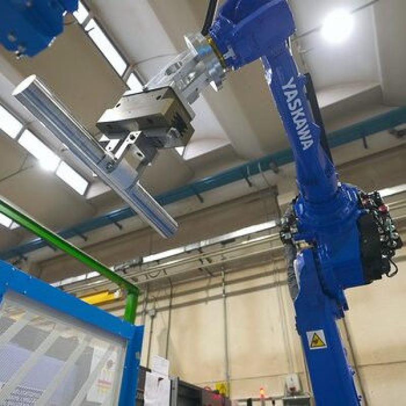 Yaskawa GP180-120 6 Axis Industrial Robot Arm Manipulator Assembly And Material Handling Robotic